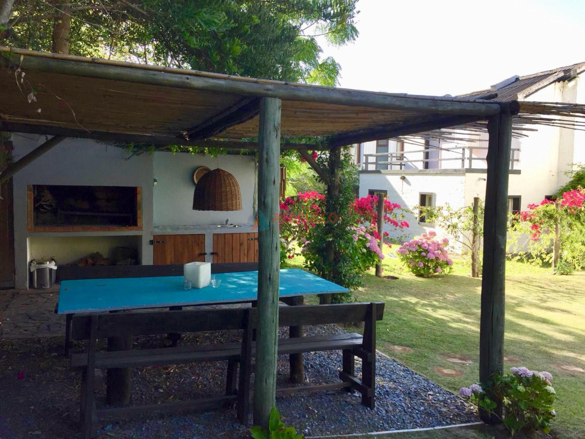 Casa Ref.2749/ALQUILER-EXCELENTE-PROPIEDAD-LA-BARRA-3-dormitorios-Aire-acondicionado-alarma- - ALQUILER EXCELENTE PROPIEDAD LA BARRA 3 dormitorios Aire acondicionado alarma 