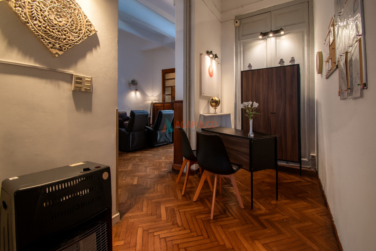 Apartamento ID.6115 - Venta casa en el centro de Montevideo, se vende con Renta ideal inversion 