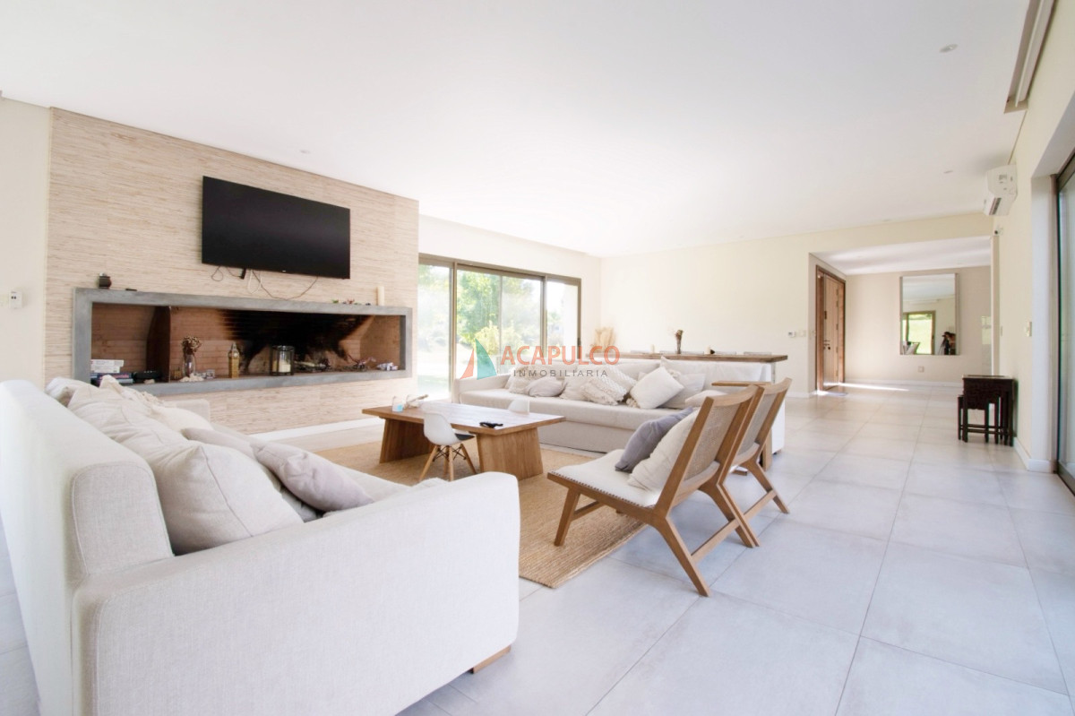 Casa ID.5539 - Venta Casa Barrio Privado  4 dormitorios, barbacoa cerrada, piscina climatizada, jacuzzi, sauna y gimnasio