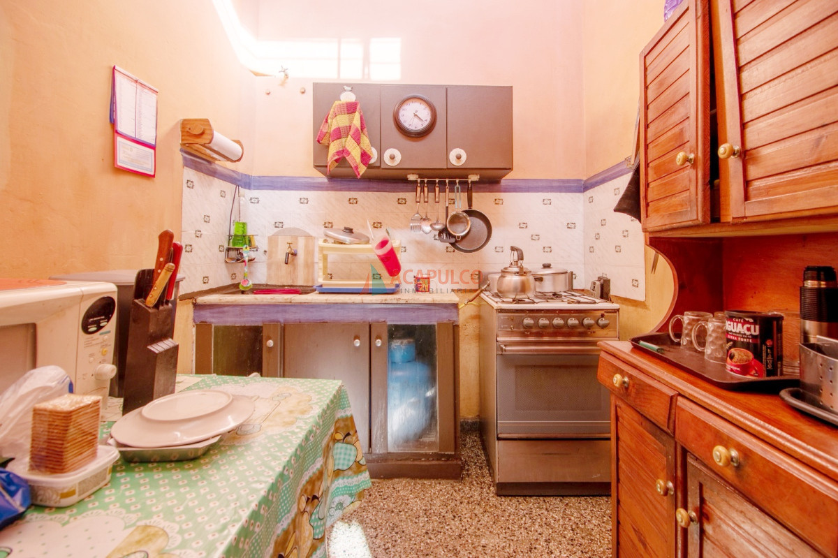 Casa Ref.6247 - Venta casa de 2 dormitorios con un apartamento de 2 dormitorios y cochera en la Blanqueada 