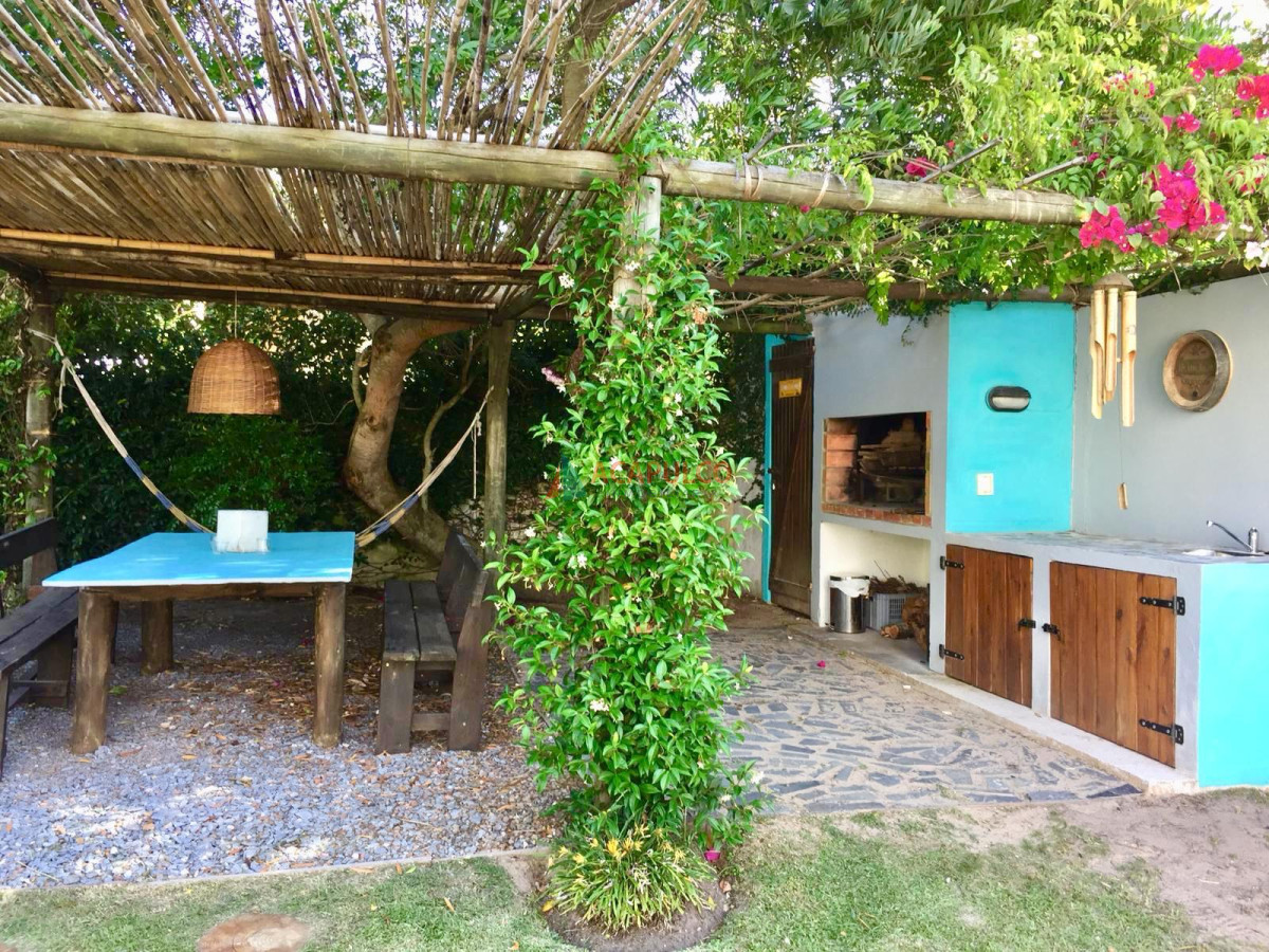 Casa Ref.2749/ALQUILER-EXCELENTE-PROPIEDAD-LA-BARRA-3-dormitorios-Aire-acondicionado-alarma- - ALQUILER EXCELENTE PROPIEDAD LA BARRA 3 dormitorios Aire acondicionado alarma 