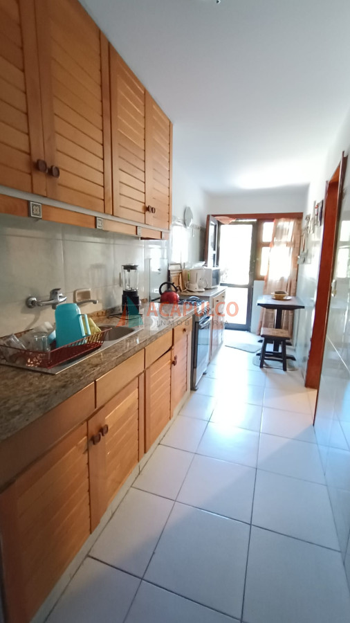 Casa Ref.2445/CASA-A-METROS-DEL-MAR---Alquiler-de-temporada---3-dormitorios-2-baños---fondo-parrillero--Punta-del-Este - CASA A METROS DEL MAR - Alquiler de temporada - 3 dormitorios 2 baños - fondo parrillero -Punta del Este