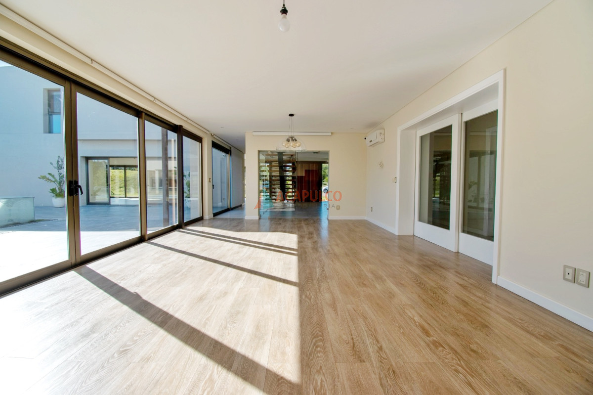 Casa ID.6184 - Venta Casa Barrio Privado  4 dormitorios, barbacoa cerrada, piscina climatizada, jacuzzi, sauna y gimnasio