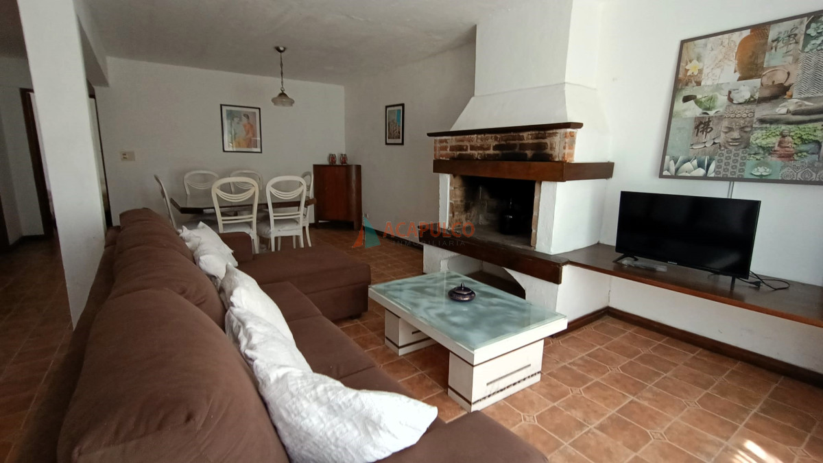 Casa Ref.2459 - Venta de cómoda casa en La Barra - 3 dormtiorios y 2 baños