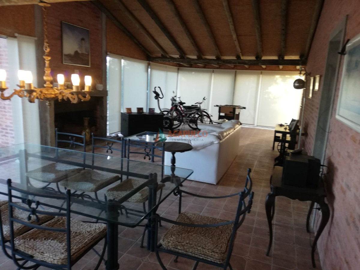 Casa Ref.2434/Casa-en-Balneario-Buenos-Aires,-4-dormitorios-* - Casa en Balneario Buenos Aires, 4 dormitorios *