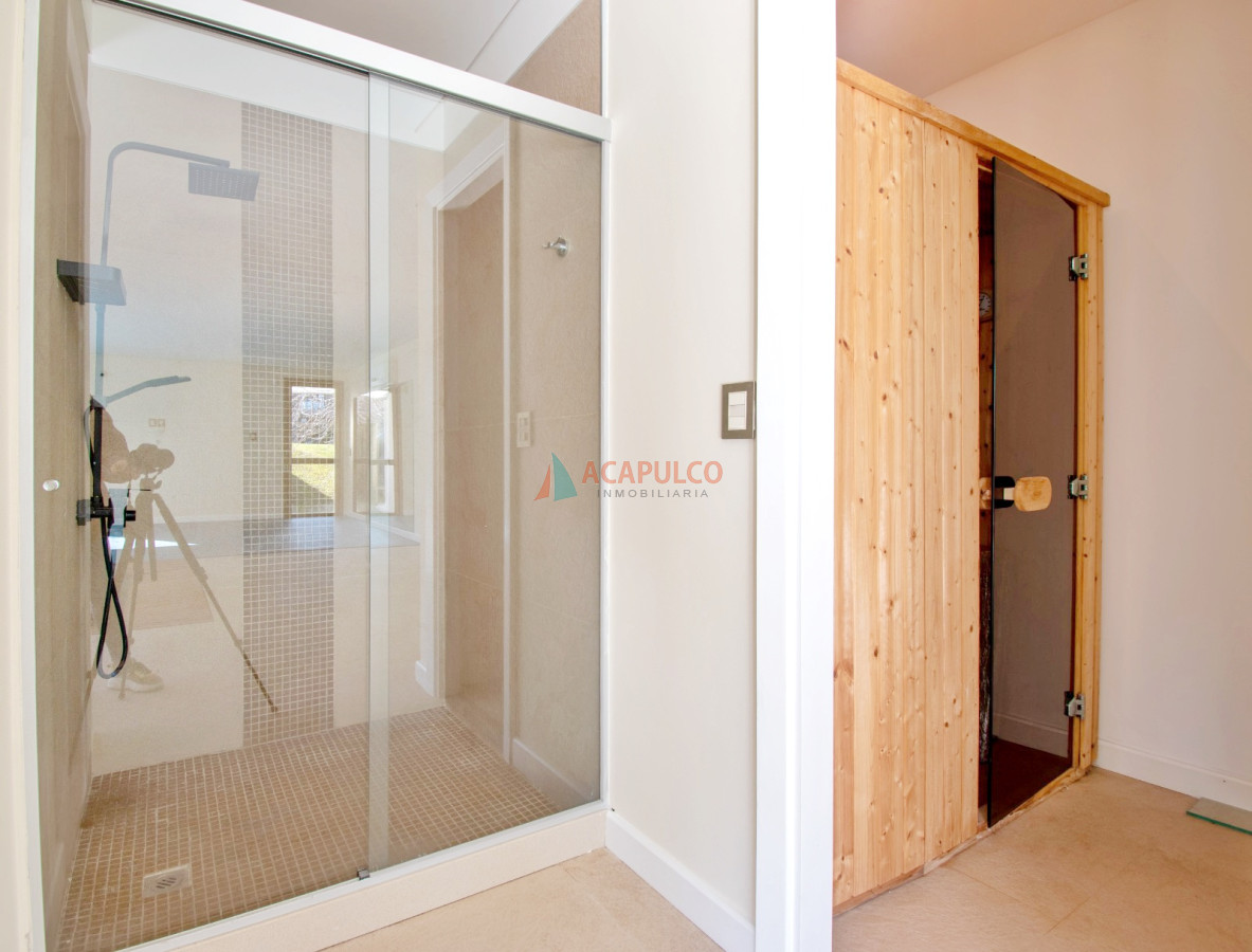 Casa ID.6184 - Venta Casa Barrio Privado  4 dormitorios, barbacoa cerrada, piscina climatizada, jacuzzi, sauna y gimnasio