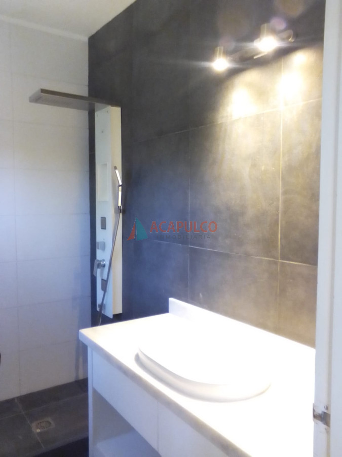 Casa Ref.4489/Casa-de-3-dormitorios-y-piscina-en-Cantegril---Punta-del-Este - Casa de 3 dormitorios y piscina en Cantegril - Punta del Este