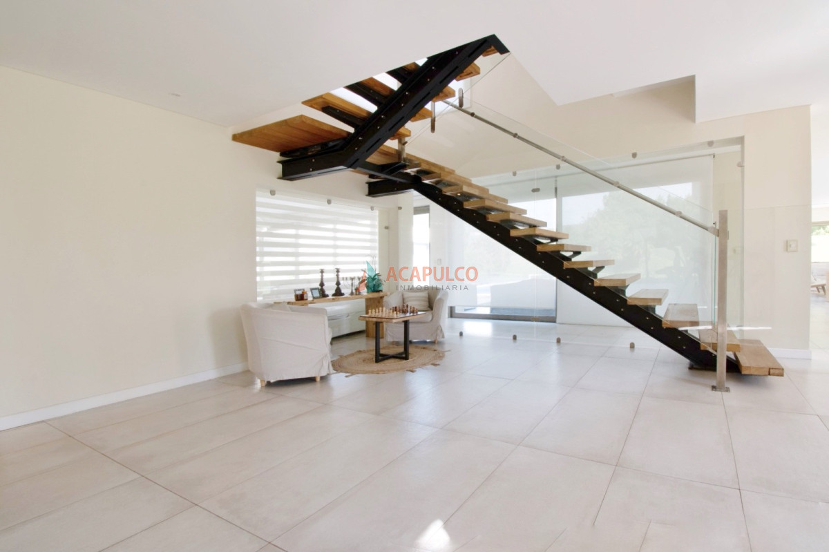 Casa ID.6130 - Venta Casa Barrio Privado  4 dormitorios, barbacoa cerrada, piscina climatizada, jacuzzi, sauna y gimnasio