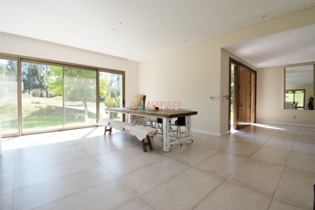 Casa ID.6130 - Venta Casa Barrio Privado  4 dormitorios, barbacoa cerrada, piscina climatizada, jacuzzi, sauna y gimnasio