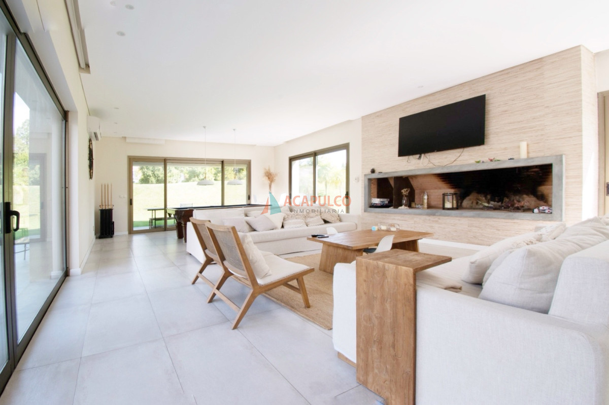 Casa ID.6130 - Venta Casa Barrio Privado  4 dormitorios, barbacoa cerrada, piscina climatizada, jacuzzi, sauna y gimnasio