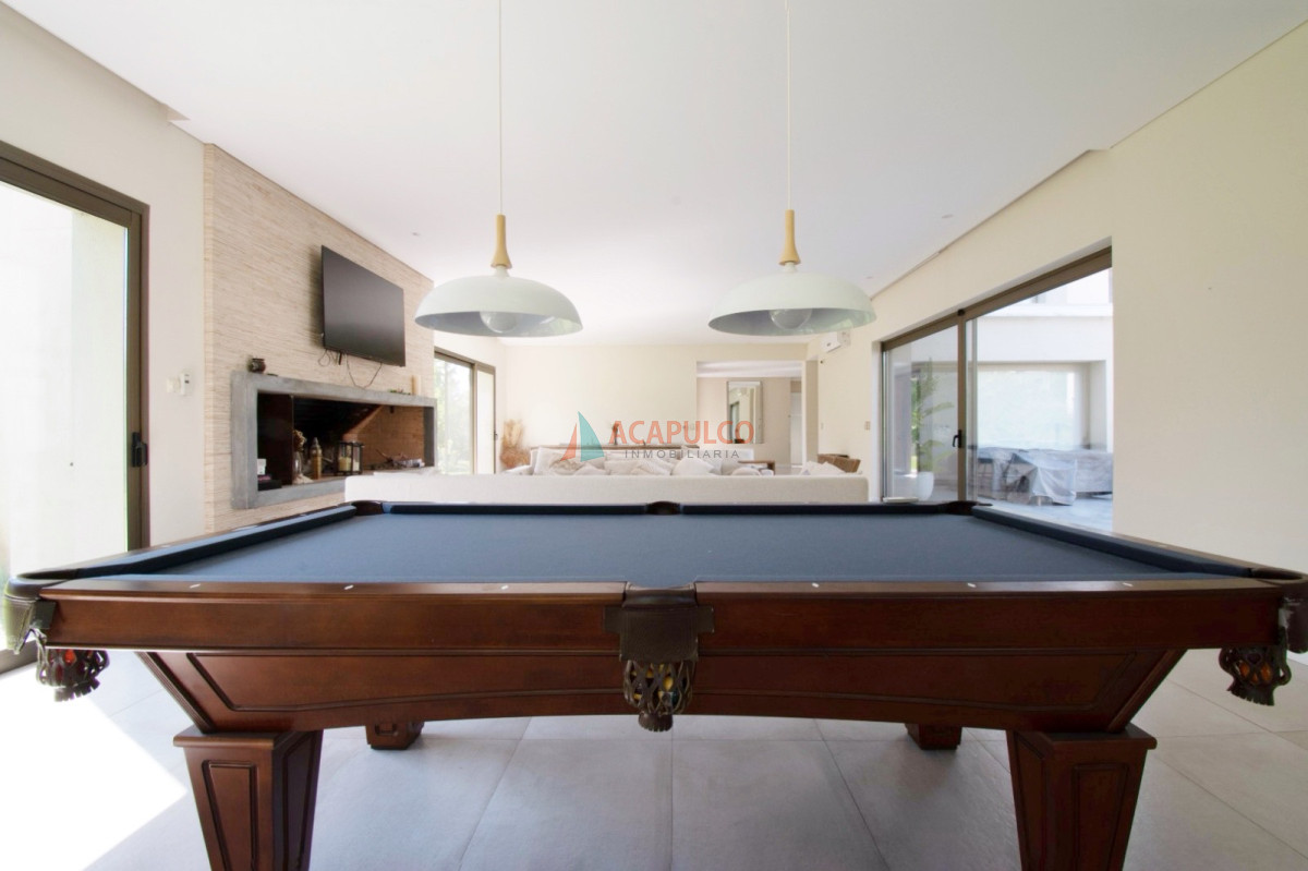 Casa ID.6130 - Venta Casa Barrio Privado  4 dormitorios, barbacoa cerrada, piscina climatizada, jacuzzi, sauna y gimnasio