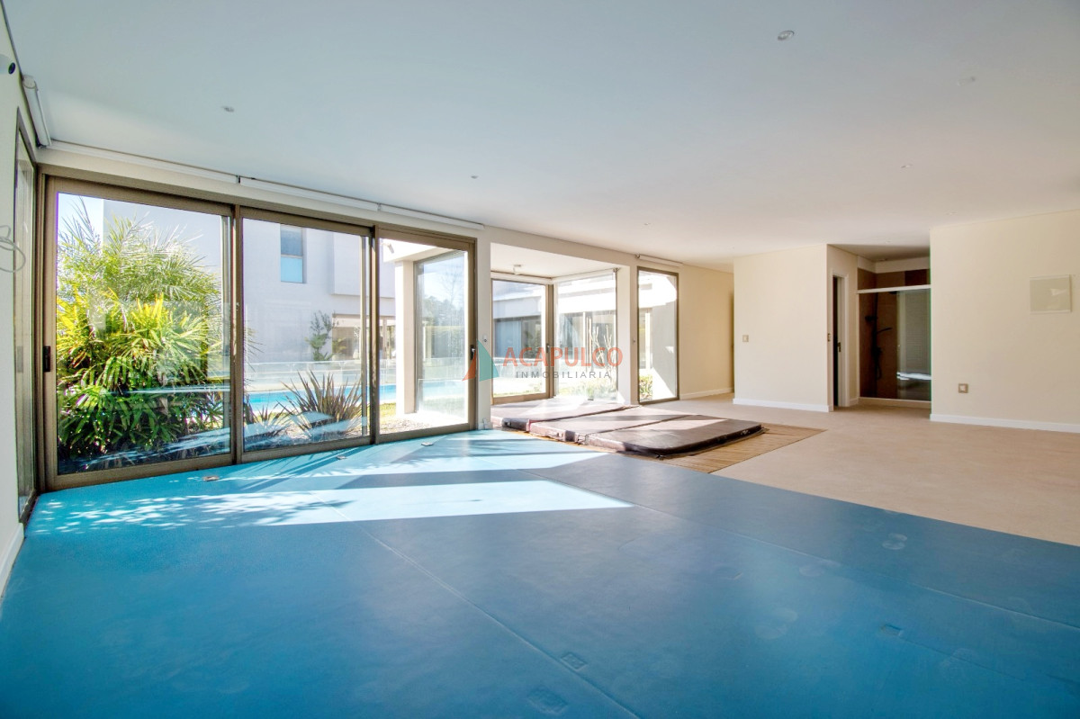 Casa ID.6184 - Venta Casa Barrio Privado  4 dormitorios, barbacoa cerrada, piscina climatizada, jacuzzi, sauna y gimnasio