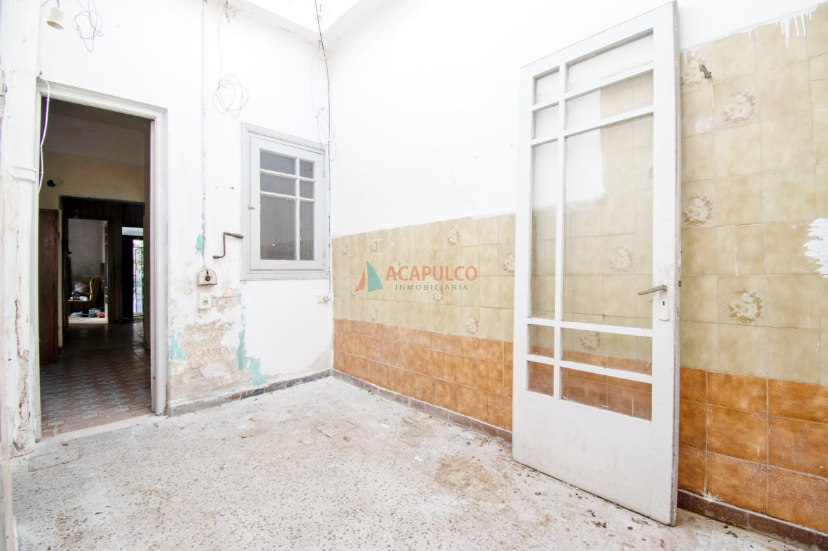 Casa Ref.6048 - Venta casa en Pocitos, padrón único gran oportunidad para RECICLAR