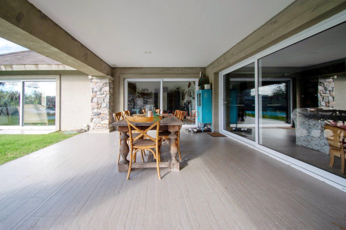 Casa ID.5190 - Venta Casa 4 dormitorios Barrio Privado