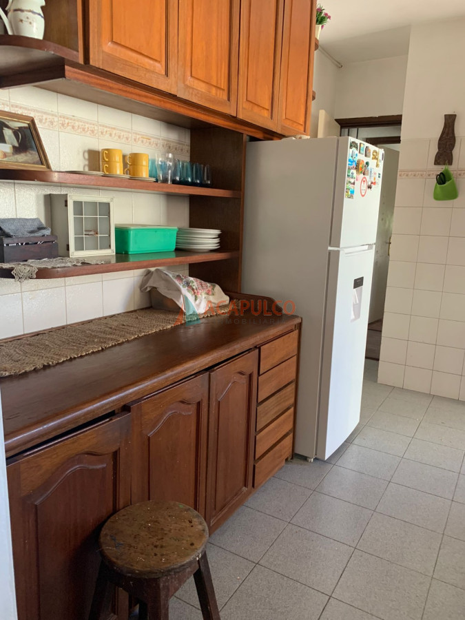 Casa Ref.4630 - Casa en Venta 4 Dormitorios, 3 baños, fondo con Piscina y Parrillero.