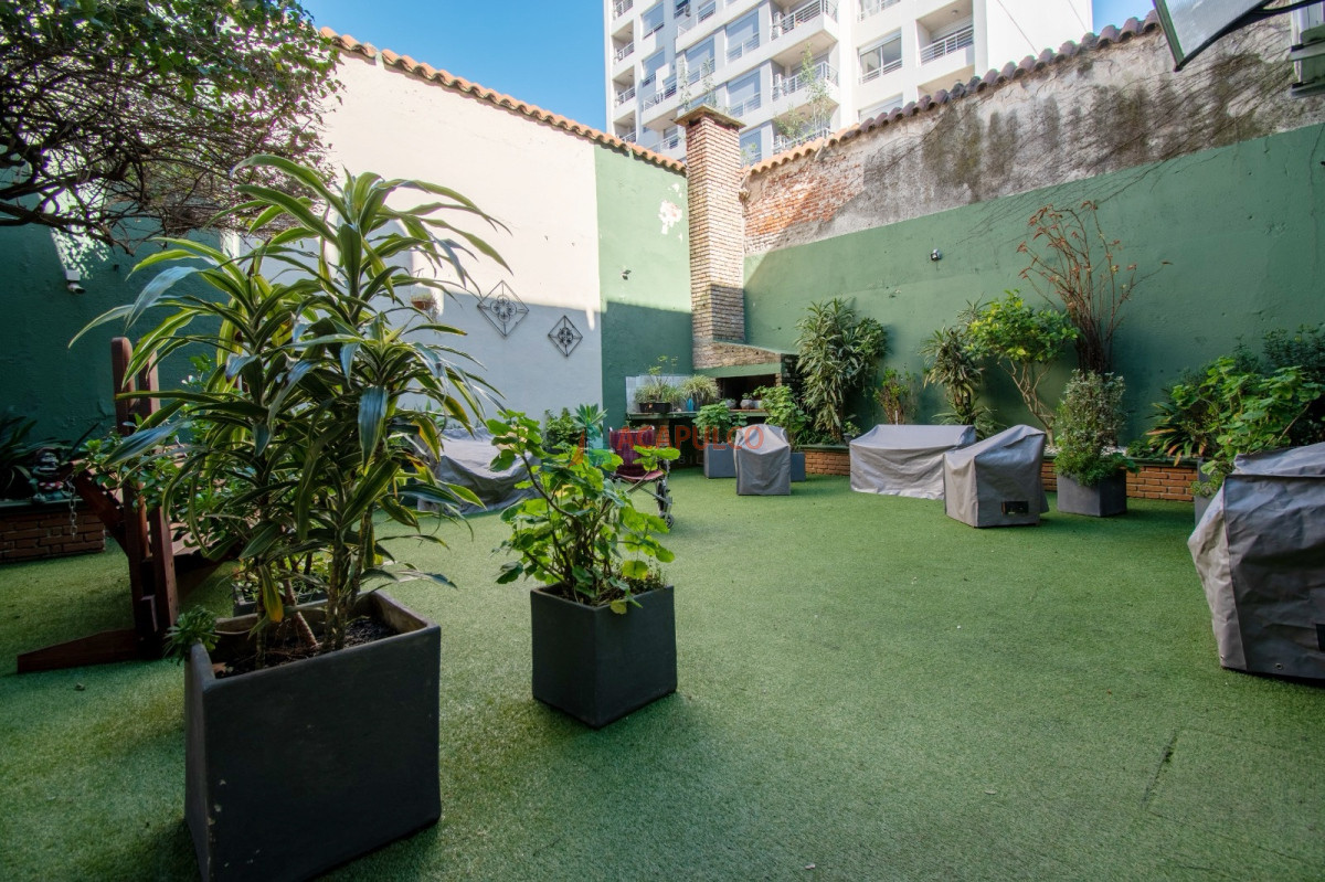 Apartamento ID.6115 - Venta casa en el centro de Montevideo, se vende con Renta ideal inversion 