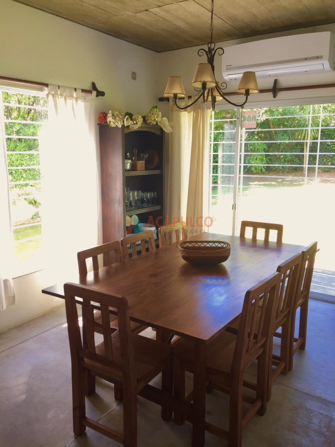 Casa Ref.2749/ALQUILER-EXCELENTE-PROPIEDAD-LA-BARRA-3-dormitorios-Aire-acondicionado-alarma- - ALQUILER EXCELENTE PROPIEDAD LA BARRA 3 dormitorios Aire acondicionado alarma 