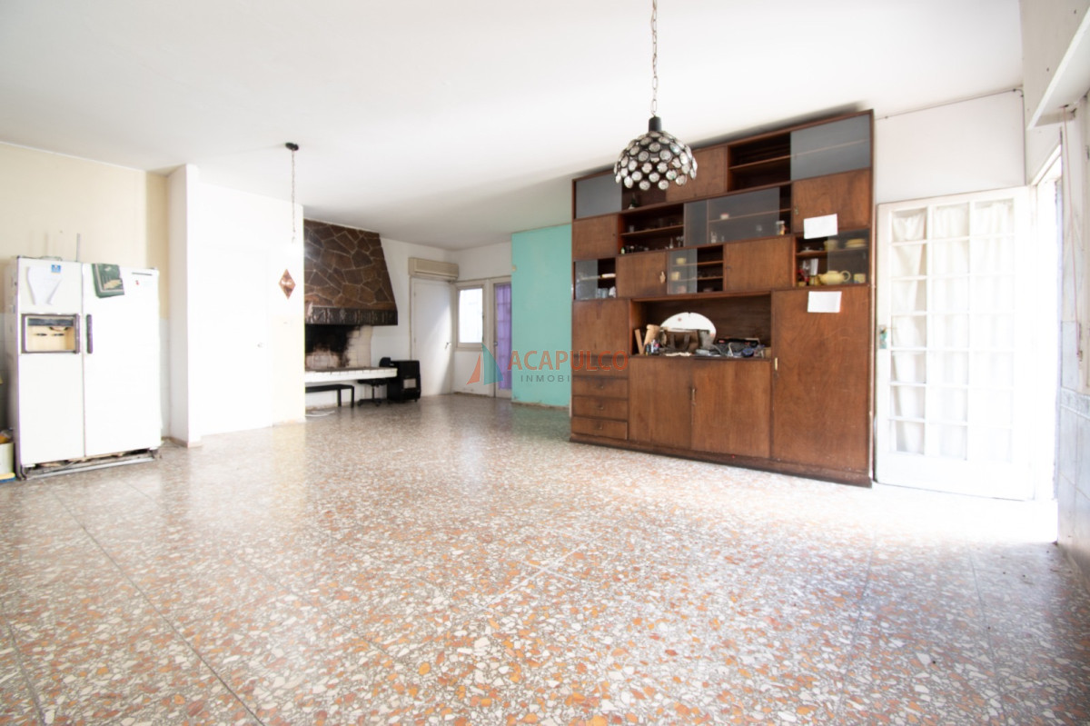 Casa ID.6094 - Venta casa 5 dormitorios fondo garaje en Pocitos a pasos del mar