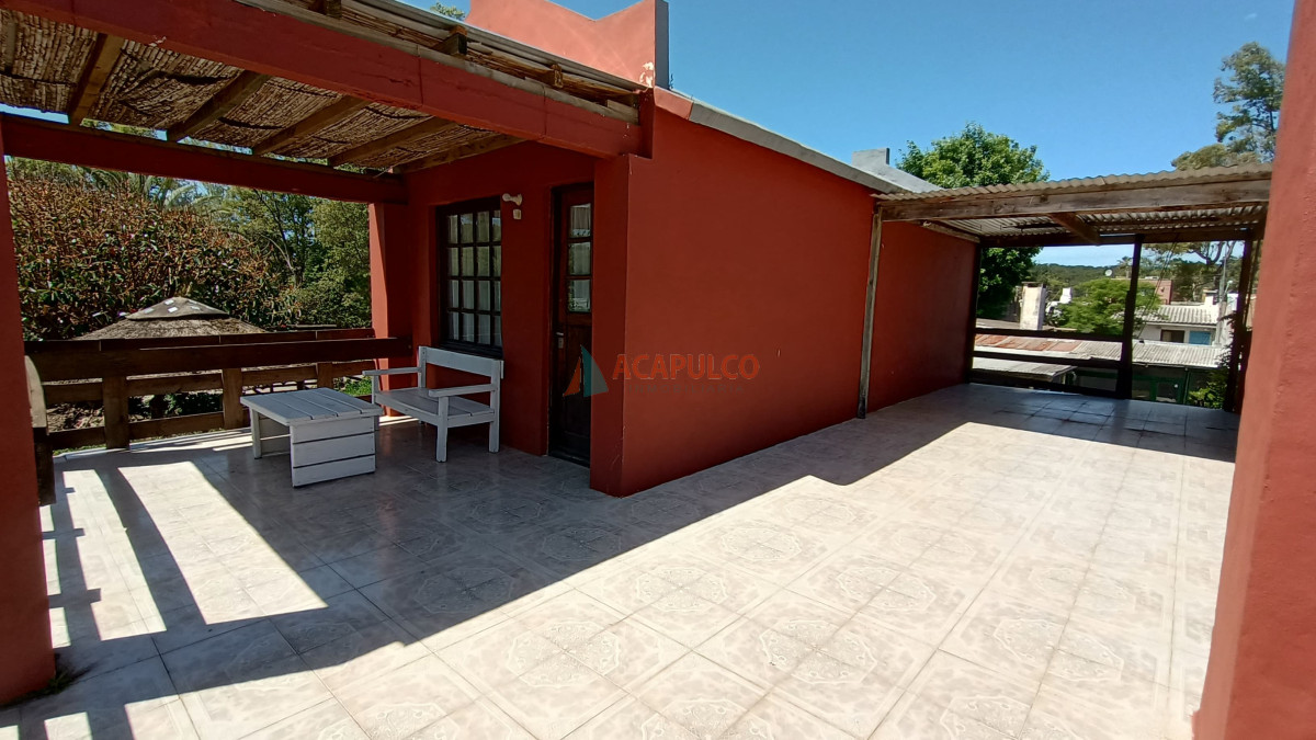 Casa Ref.2459 - Venta de cómoda casa en La Barra - 3 dormtiorios y 2 baños