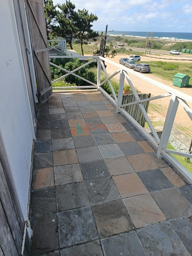 Apartamento ID.4702 - Casa en venta en La Barra frente al Mar 