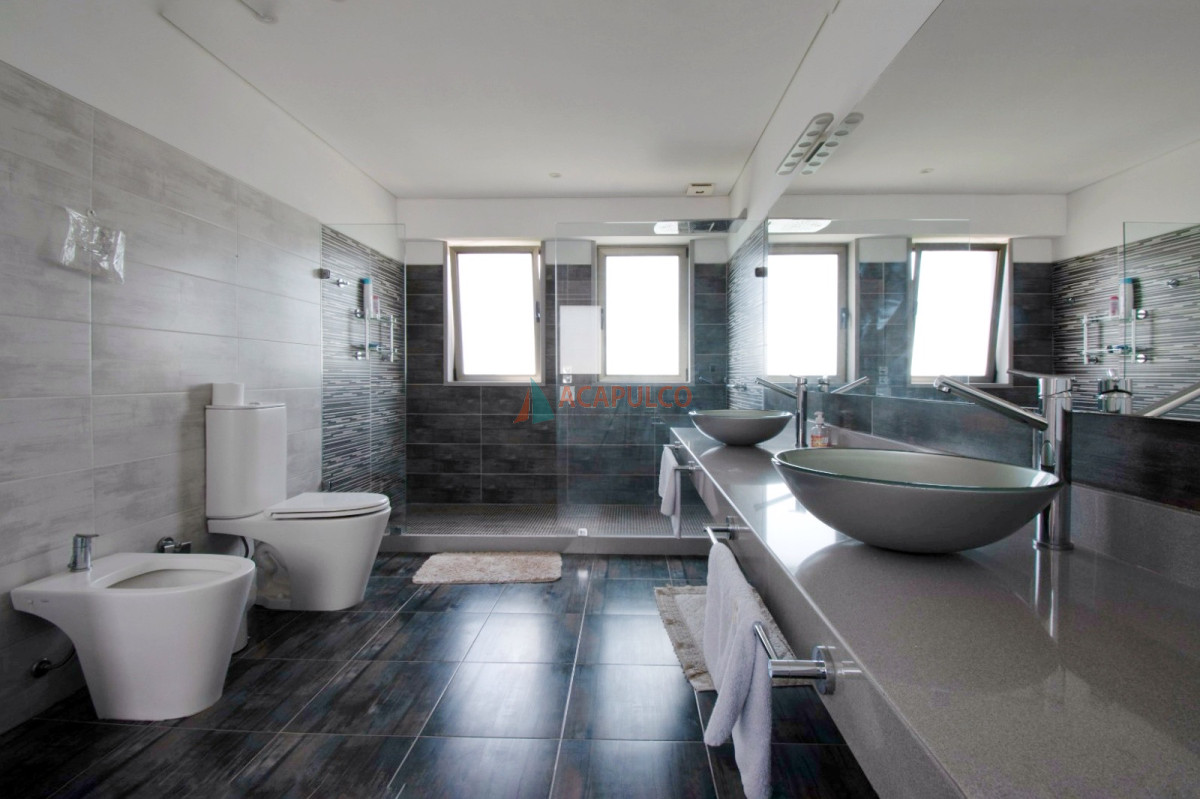 Casa ID.5539 - Venta Casa Barrio Privado  4 dormitorios, barbacoa cerrada, piscina climatizada, jacuzzi, sauna y gimnasio