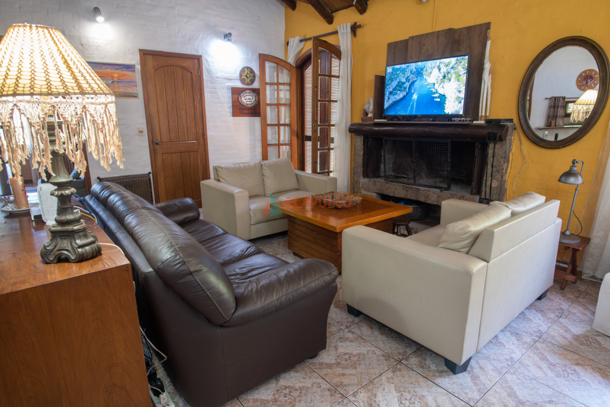 Apartamento ID.2610 - CASA EN VENTA 4 DORMITORIOS  Y DEPENDENCIA DE SERVICIO, PUNTA DEL ESTE