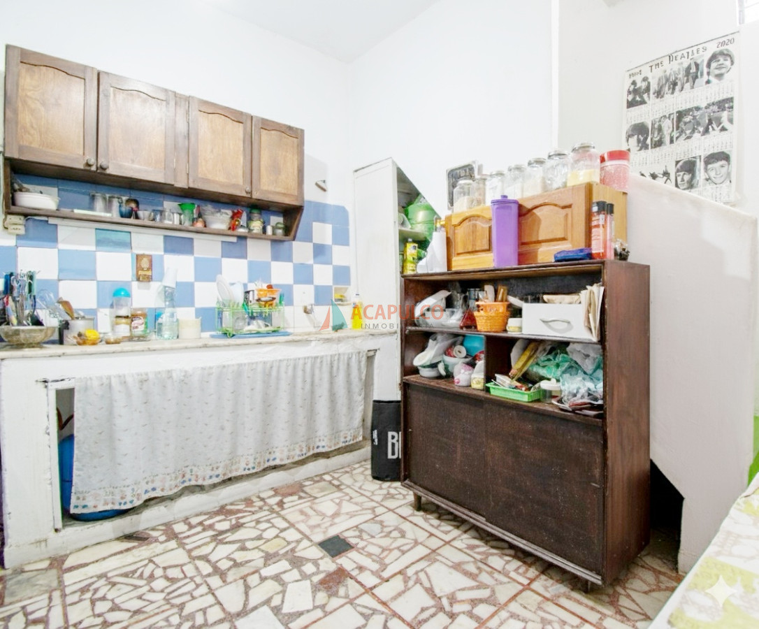 Casa Ref.6247 - Venta casa de 2 dormitorios con un apartamento de 2 dormitorios y cochera en la Blanqueada 