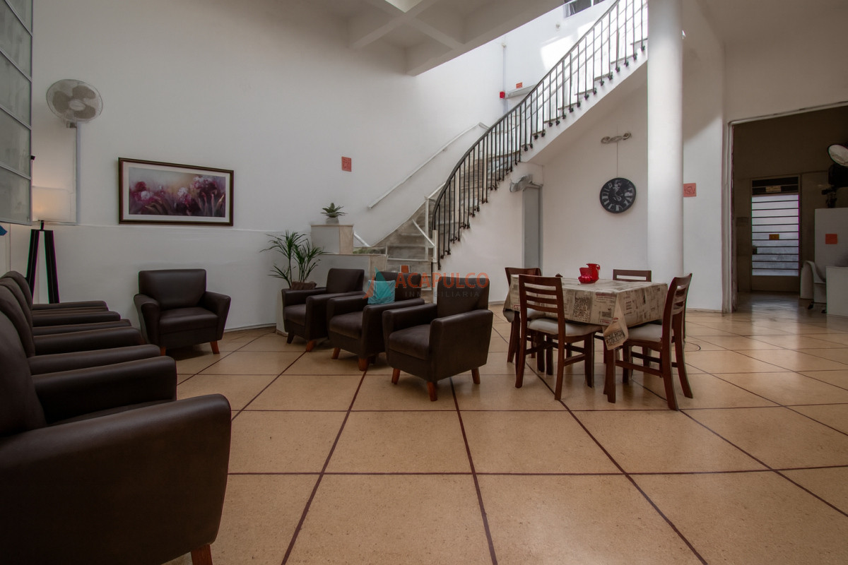 Apartamento ID.6115 - Venta casa en el centro de Montevideo, se vende con Renta ideal inversion 