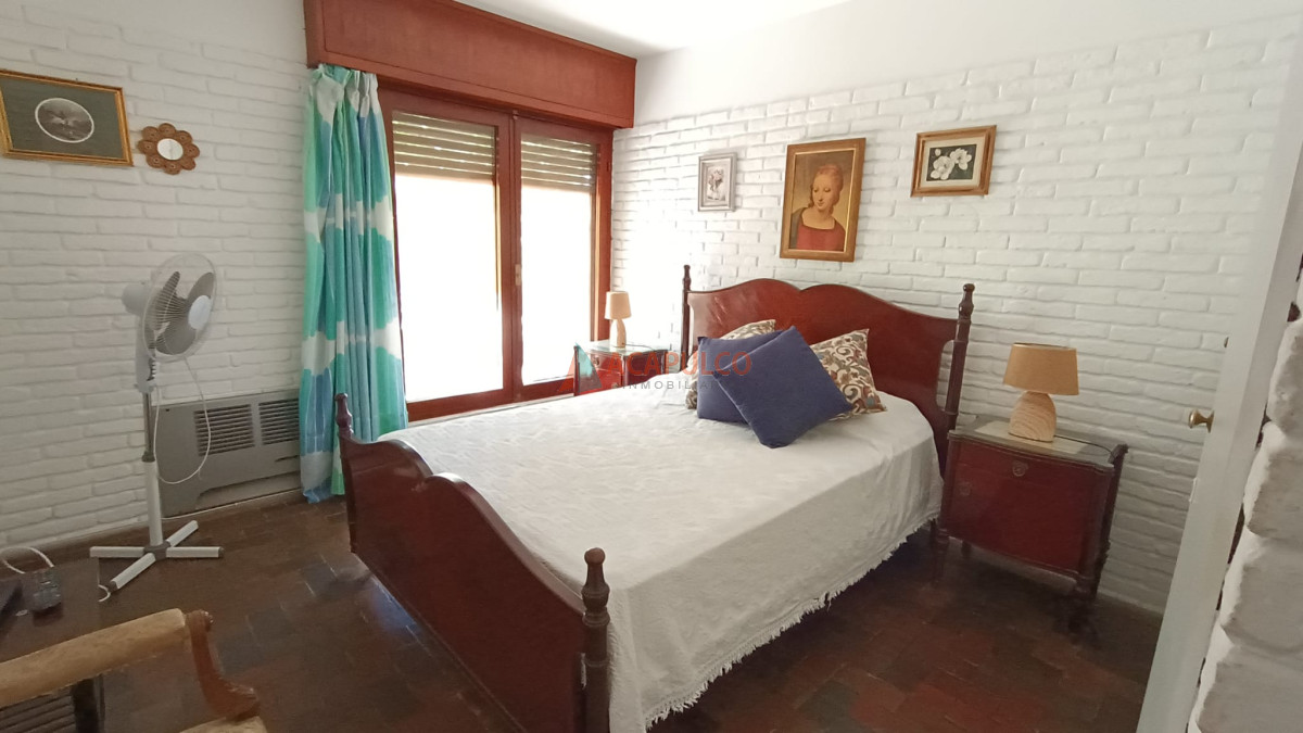 Casa Ref.2445/CASA-A-METROS-DEL-MAR---Alquiler-de-temporada---3-dormitorios-2-baños---fondo-parrillero--Punta-del-Este - CASA A METROS DEL MAR - Alquiler de temporada - 3 dormitorios 2 baños - fondo parrillero -Punta del Este
