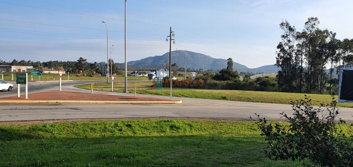 Casa Ref.3735 - Se vende propiedad en Pan de Azúcar  de 9516 M2 sobre ruta 9
