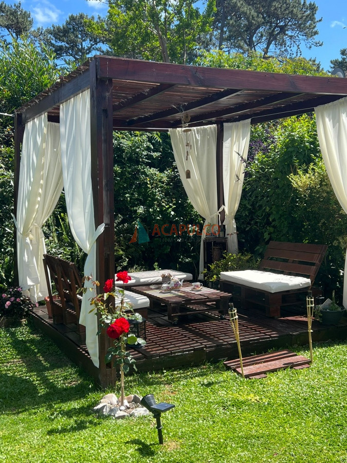 Casa ID.2200 - Pinares muy linda casa a 450 metros del mar.-