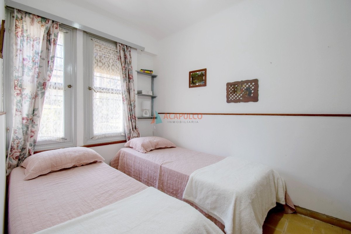 Casa Ref.6145 - Venta casa 3 dormitorios garaje y fondo en Atlántida