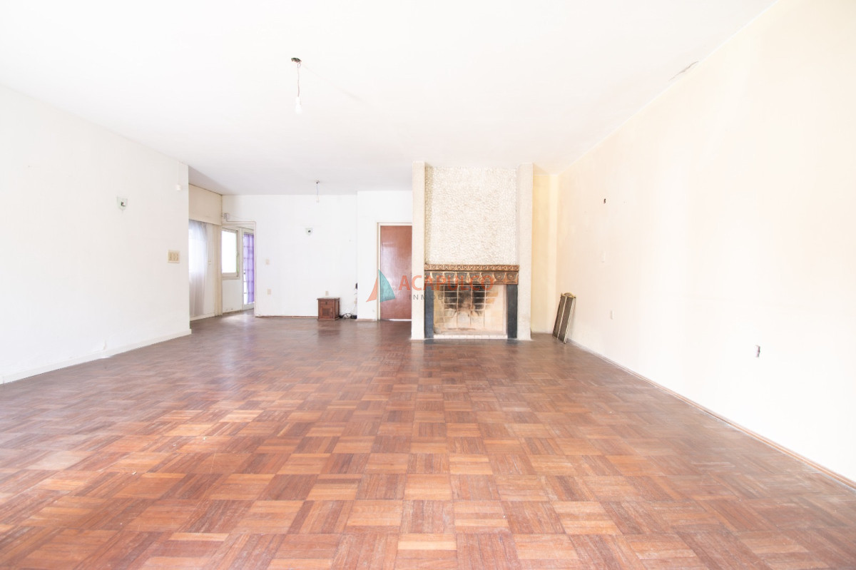 Casa ID.6094 - Venta casa 5 dormitorios fondo garaje en Pocitos a pasos del mar