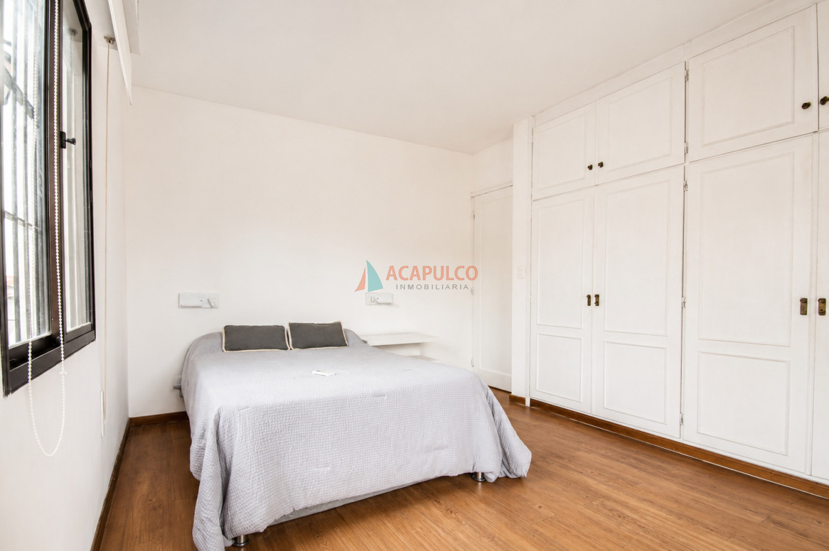 Casa ID.6515 - Alquiler casa 2 o 3 dormitorios en Carrasco, 2 cocheras, amoblada