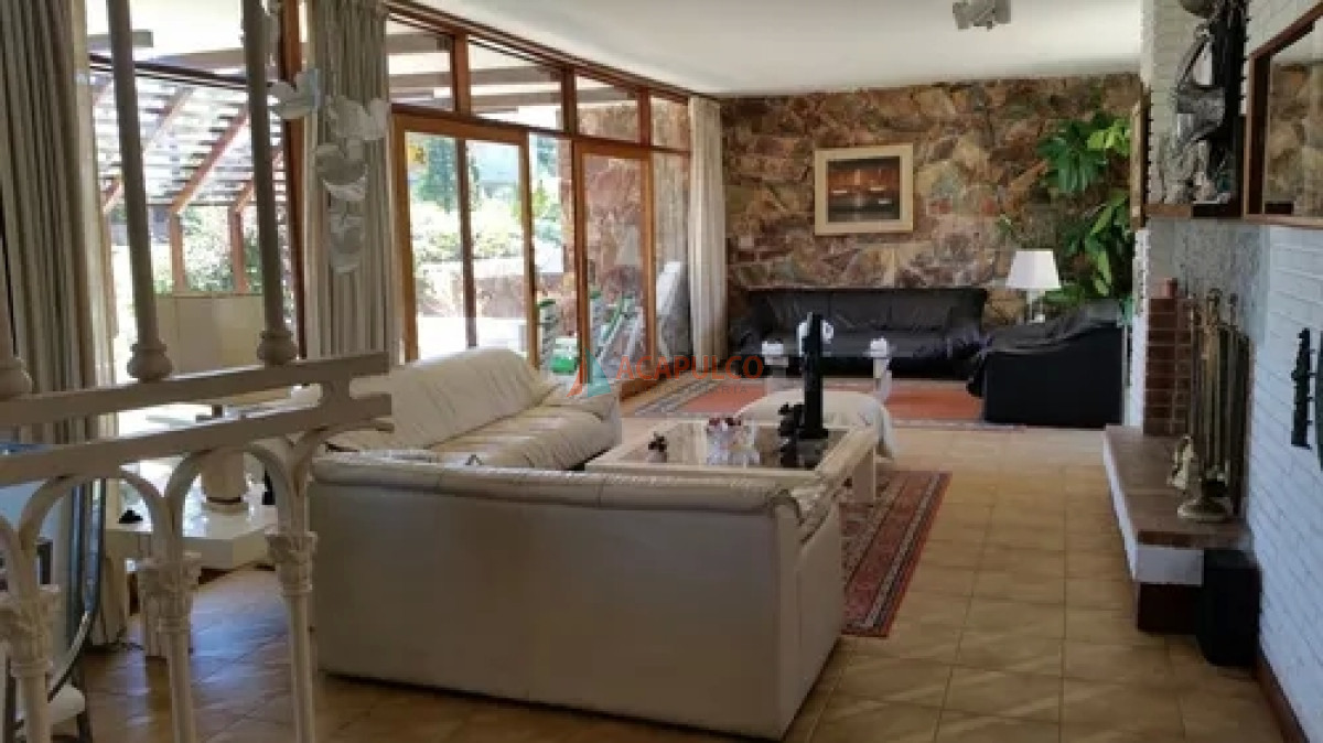 Casa en alquiler de temporada - 4 dormitorios, 4 baños, parrillero - Punta del Este - ACP4505C