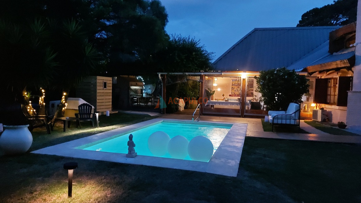 Casa Ref.2610/JARDINES-DE-CORDOBA---MUY-LINDA-CASA-DE-4-DORMITORIOS- - CASA EN VENTA 4 DORMITORIOS  Y DEPENDENCIA DE SERVICIO, PUNTA DEL ESTE