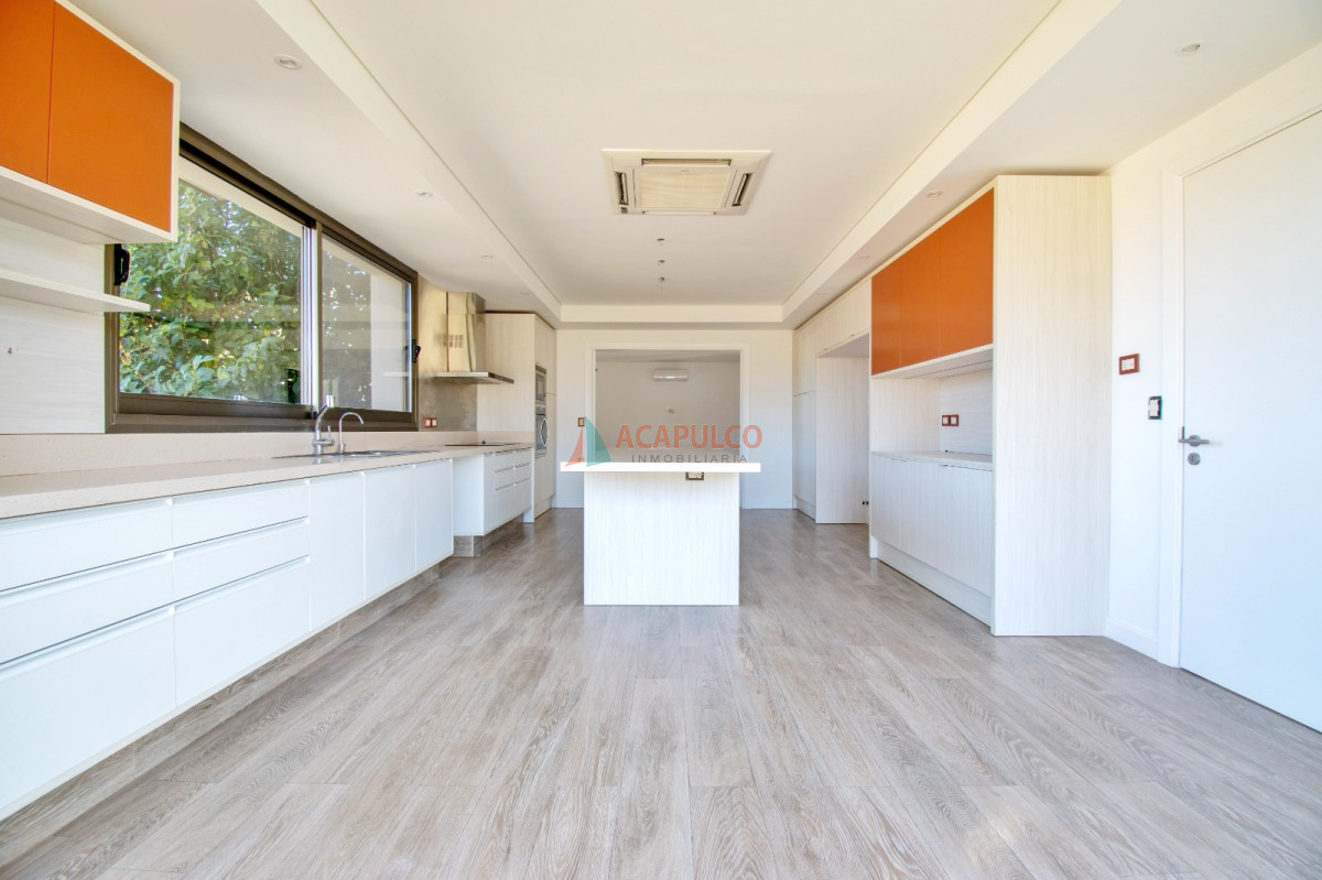 Casa ID.6184 - Venta Casa Barrio Privado  4 dormitorios, barbacoa cerrada, piscina climatizada, jacuzzi, sauna y gimnasio