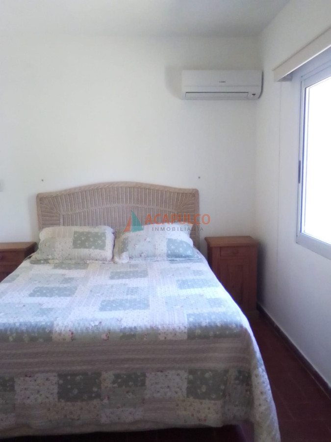 Casa Ref.4489/Casa-de-3-dormitorios-y-piscina-en-Cantegril---Punta-del-Este - Casa de 3 dormitorios y piscina en Cantegril - Punta del Este