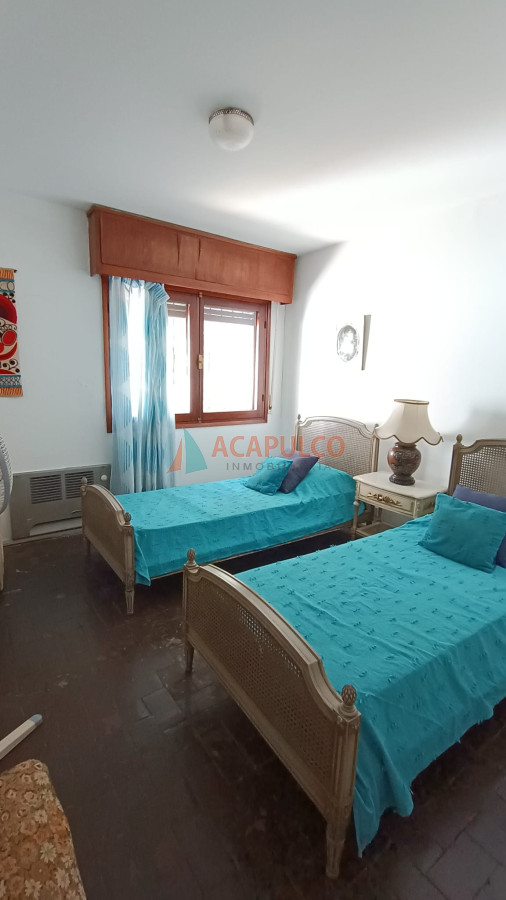 Casa Ref.2445/CASA-A-METROS-DEL-MAR---Alquiler-de-temporada---3-dormitorios-2-baños---fondo-parrillero--Punta-del-Este - CASA A METROS DEL MAR - Alquiler de temporada - 3 dormitorios 2 baños - fondo parrillero -Punta del Este