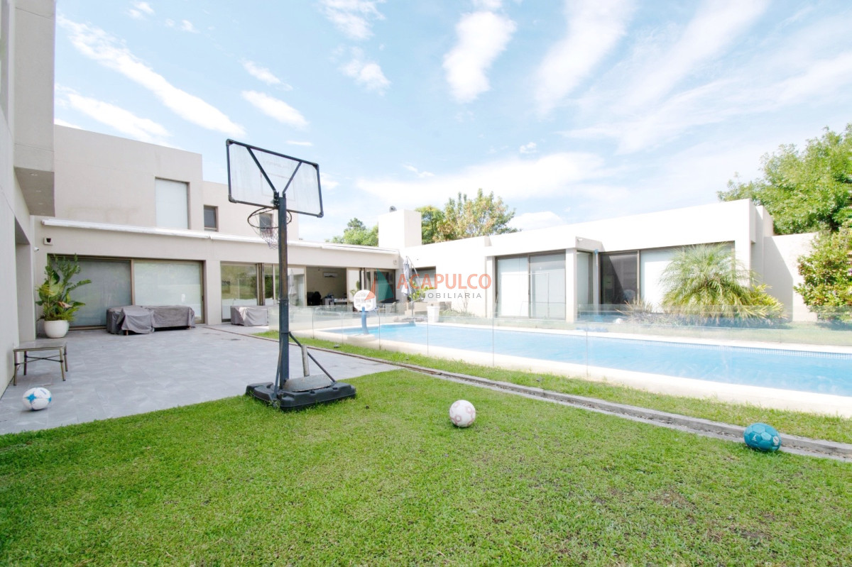 Casa ID.5539 - Venta Casa Barrio Privado  4 dormitorios, barbacoa cerrada, piscina climatizada, jacuzzi, sauna y gimnasio