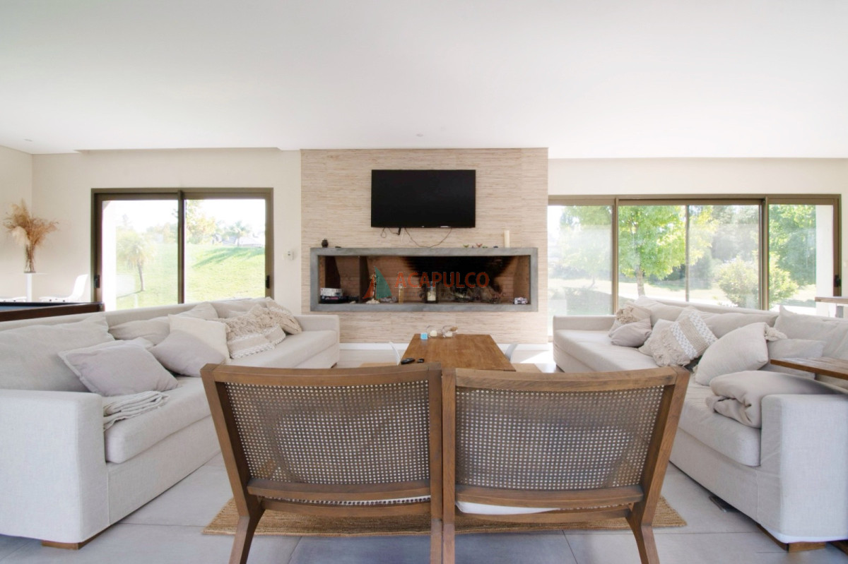 Casa ID.5539 - Venta Casa Barrio Privado  4 dormitorios, barbacoa cerrada, piscina climatizada, jacuzzi, sauna y gimnasio