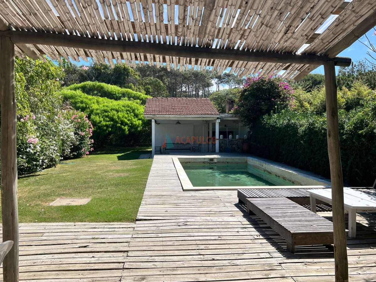 Apartamento ID.4702 - Casa en venta en La Barra frente al Mar 