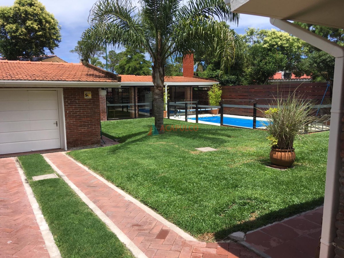 Casa Ref.2543/images/css/css/custom/style.css - EXCELENTE ZONA MANSA, A 300 MTS DEL MAR.