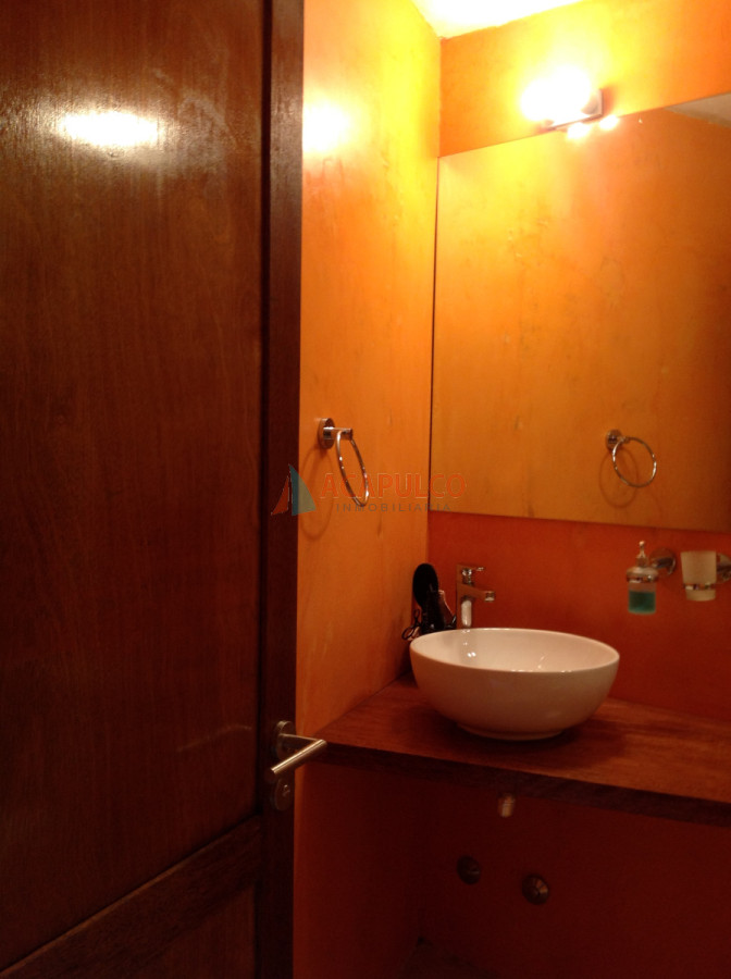 Casa ID.2321 - Casa en Venta - 5 Dormitorios + Dependencia - Punta del Este