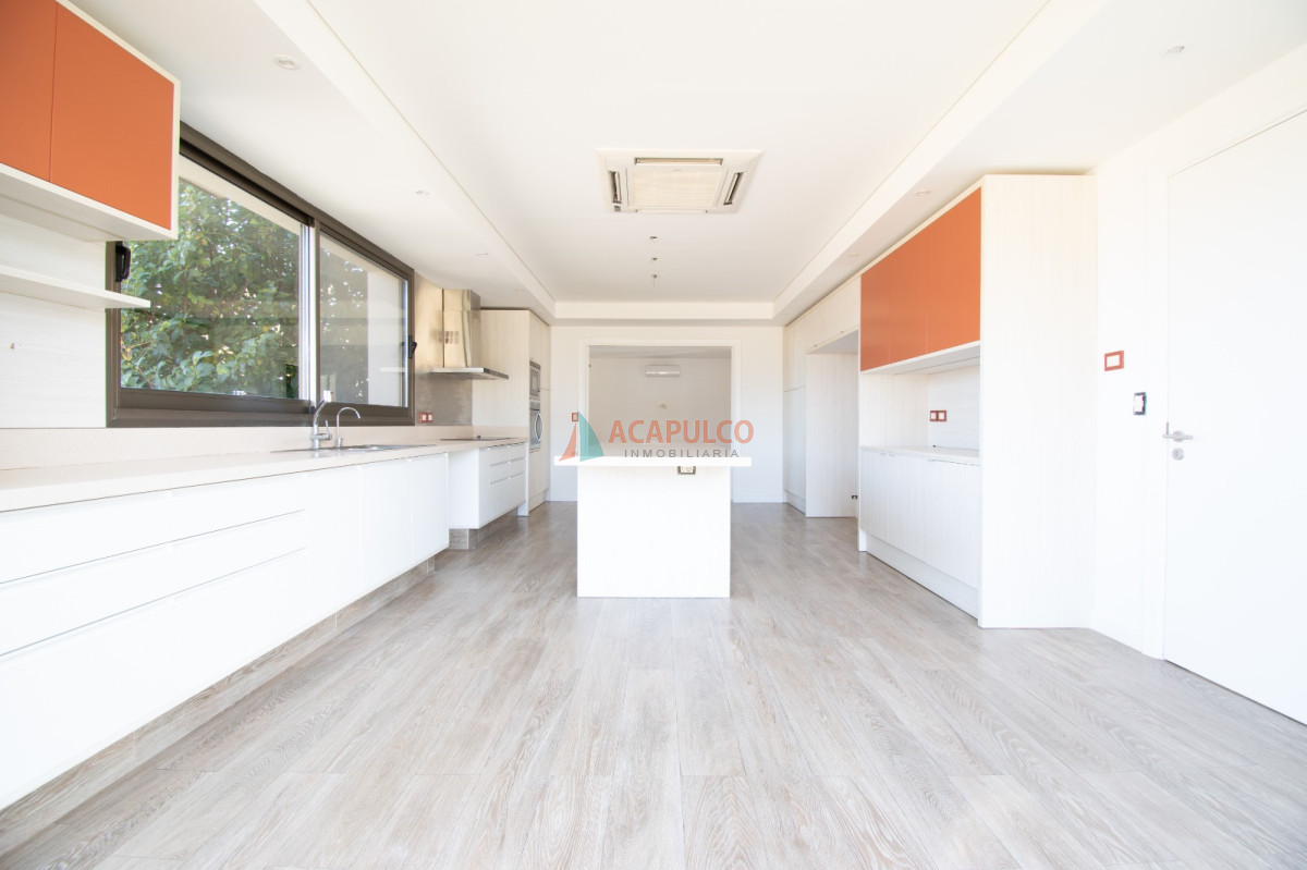 Casa ID.6184 - Venta Casa Barrio Privado  4 dormitorios, barbacoa cerrada, piscina climatizada, jacuzzi, sauna y gimnasio