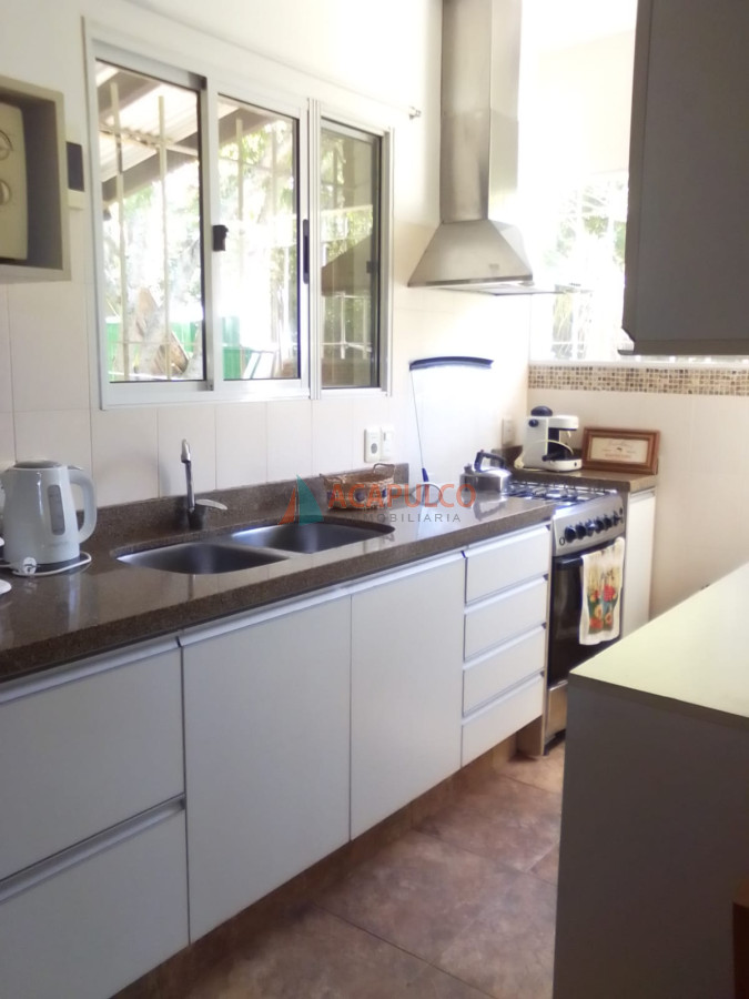 Casa Ref.4489/Casa-de-3-dormitorios-y-piscina-en-Cantegril---Punta-del-Este - Casa de 3 dormitorios y piscina en Cantegril - Punta del Este