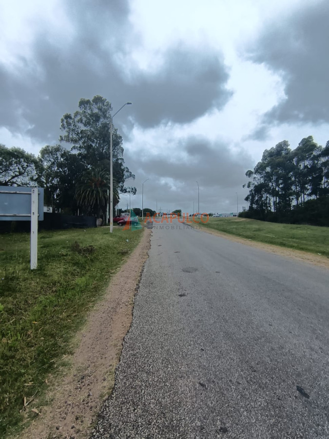 Apartamento ID.3735 - Se vende propiedad en Pan de Azúcar  de 9516 M2 sobre ruta 9 IDEAL PARA LOGISTICA VIVIENDA O COMERCIO