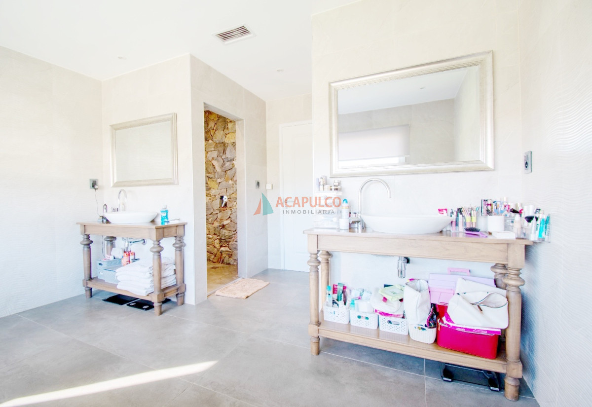 Casa ID.5190 - Venta Casa 4 dormitorios Barrio Privado