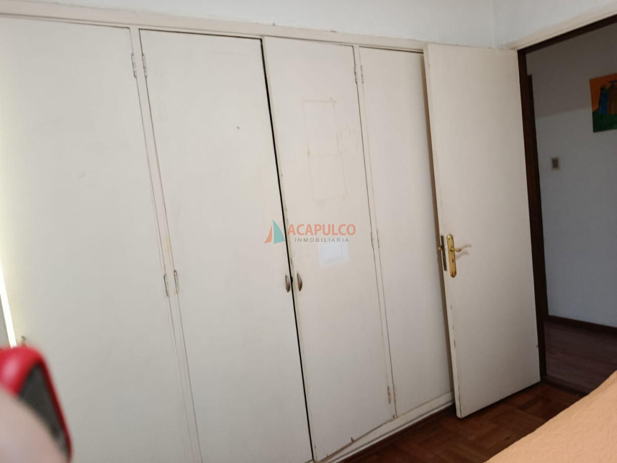 Casa ID.4630 - Casa en Venta 4 Dormitorios, 3 baños, fondo con Piscina y Parrillero.
