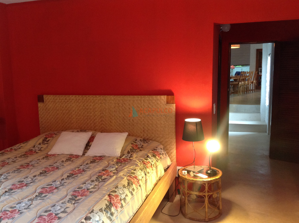 Casa ID.2321 - Casa en Venta - 5 Dormitorios + Dependencia - Punta del Este